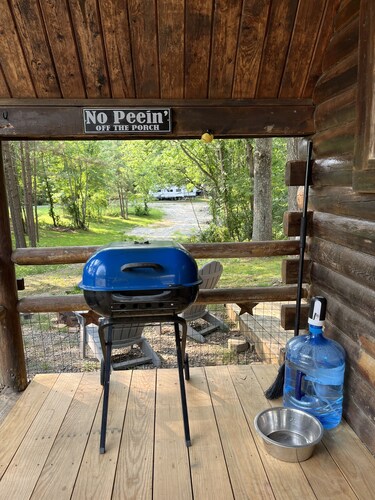 Rustic Bee Cabin - camping