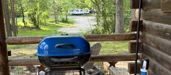 Rustic Bee Cabin - camping