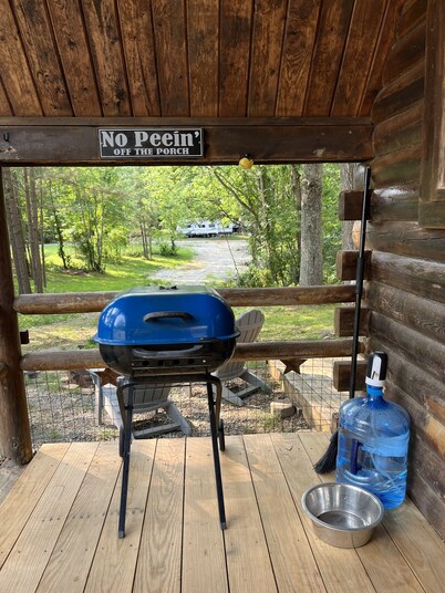 Rustic Bee Cabin - camping
