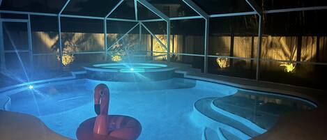 حمّام سباحة خارجي، حمّام سباحة مُدفَّأ