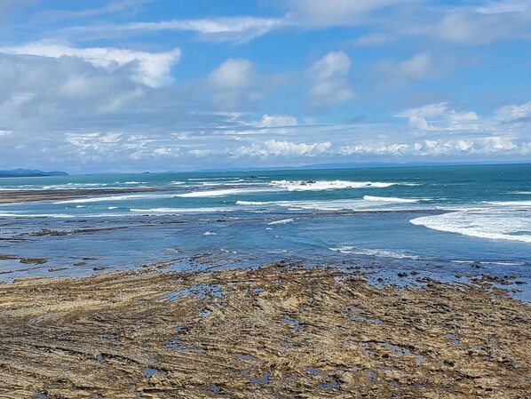 In Strandnähe, Liegestühle, Strandtücher