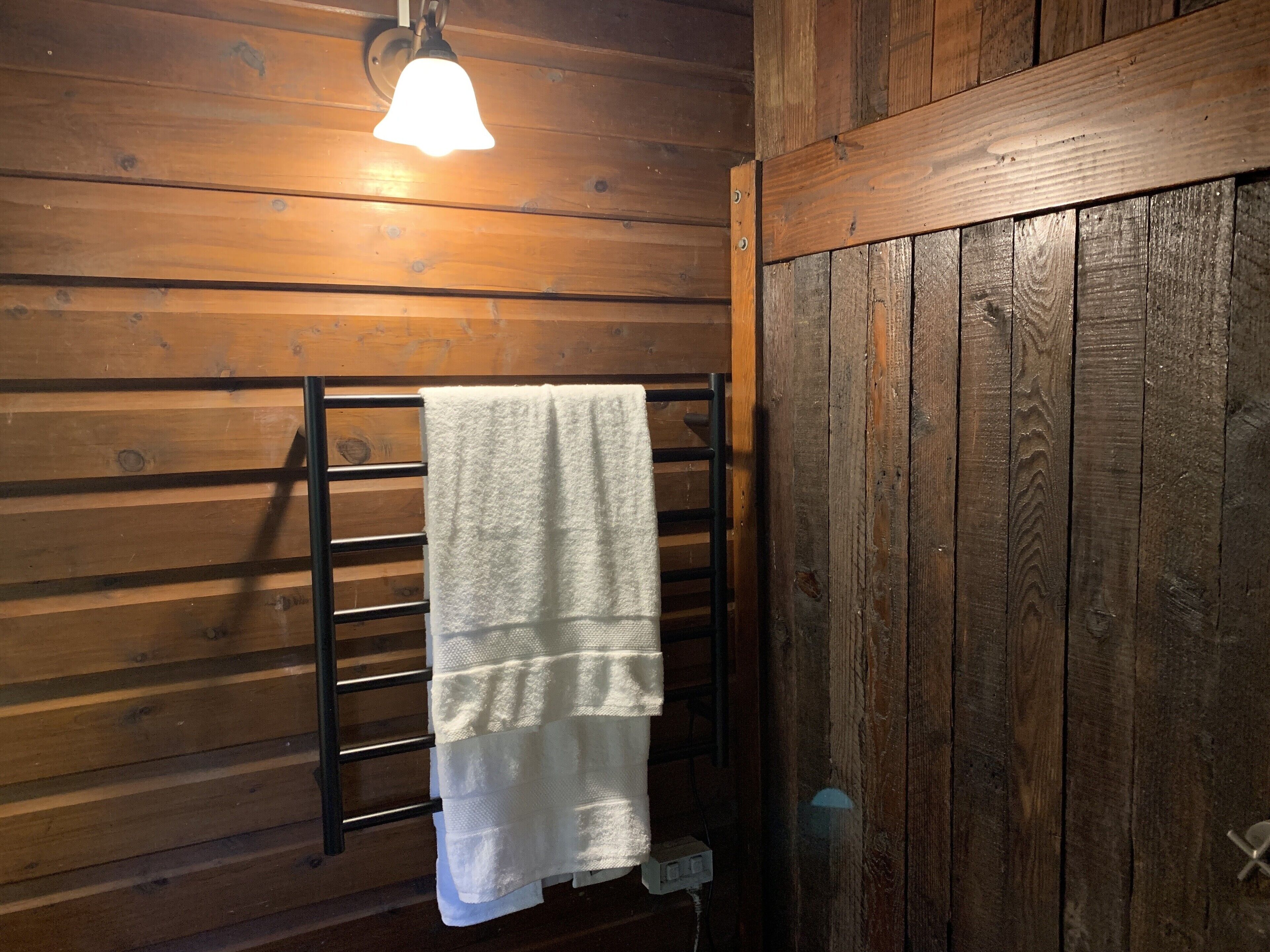 Garden Studio cabin Self contained with external bathroom — image 9