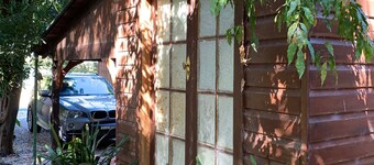 Garden Studio cabin Self contained with external bathroom