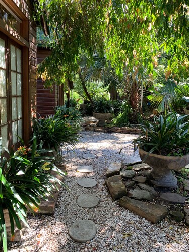 Garden Studio cabin Self contained with external bathroom