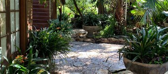 Garden Studio cabin Self contained with external bathroom