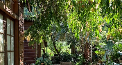 Garden Studio cabin Self contained with external bathroom