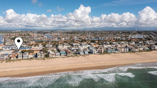 Beach nearby, sun loungers, beach towels - Across quiet street from sandy beach. (Sunset Beach)
