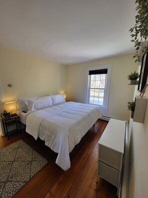 2 habitaciones, escritorio, tabla de planchar con plancha y wifi gratis 