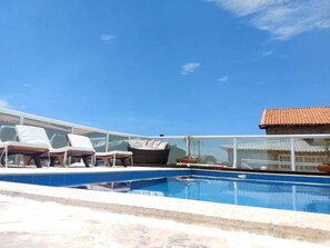 Piscina interna, piscina externa