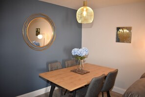 Dining - Fantastic modern two bedroom Cora Marine apartment close to Ballycastle beach (Ballycastle)