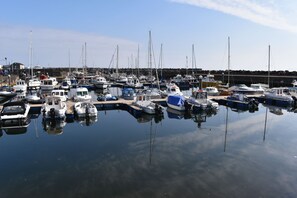 Marina - Fantastic modern two bedroom Cora Marine apartment close to Ballycastle beach (Ballycastle)