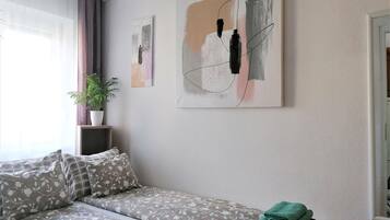 2 bedrooms, desk, iron/ironing board, free WiFi