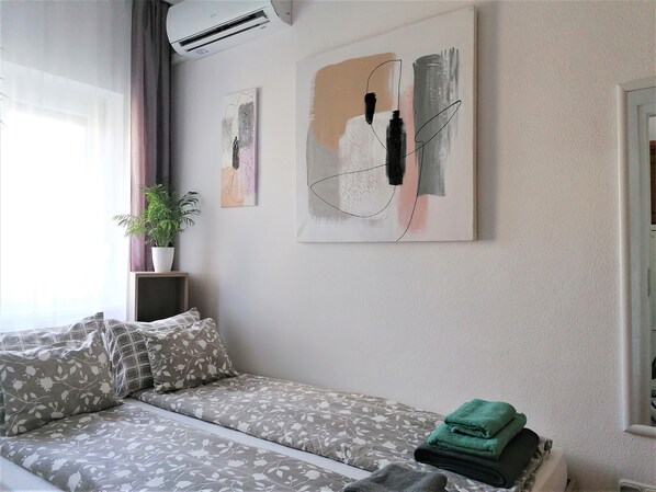 2 bedrooms, desk, iron/ironing board, free WiFi