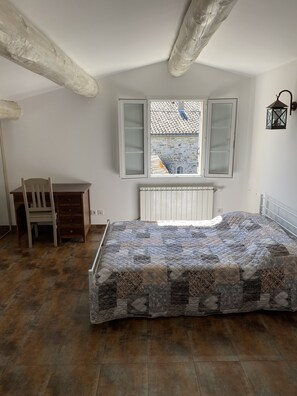 4 camere, culla da viaggio, Wi-Fi gratuito, lenzuola