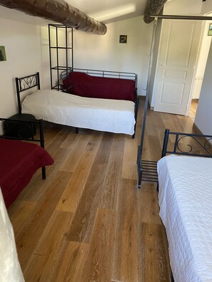 4 bedrooms, travel cot, free WiFi, bed sheets