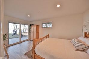 5 bedrooms, desk, iron/ironing board, free WiFi