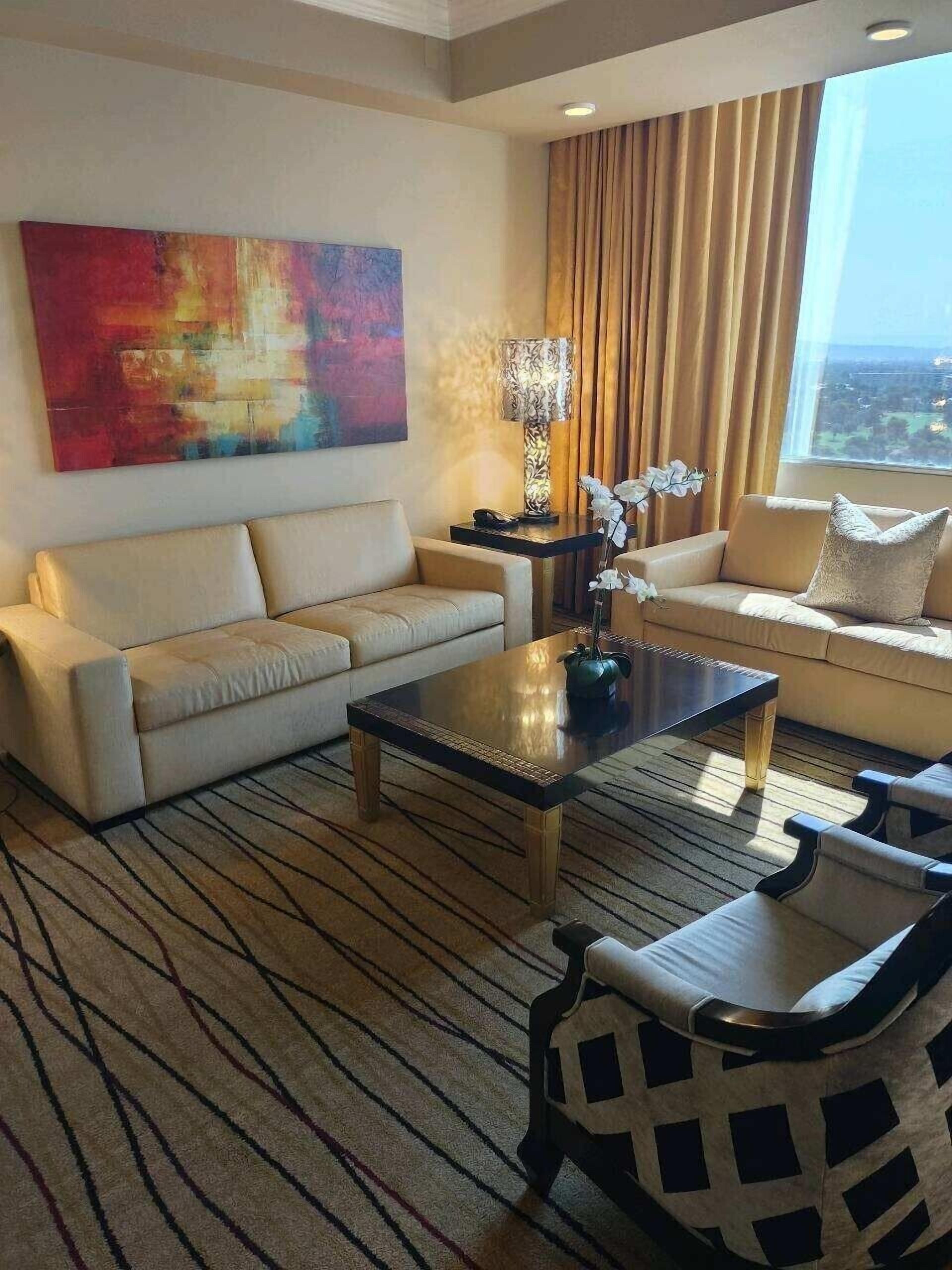 Oversized Premium Villa Sleeps 6 w/ 2 Bedrooms 3 Bathrooms & Queen Sofa-Bed