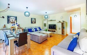 TV - 3 bedroom amazing home in Benaoján (Benaoján)