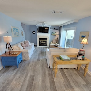 Smart TV, DVD player, books -  "Runaway Flip Flops"  Tybee Island (Tybee Island)