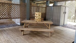 Outdoor dining - "Runaway Flip Flops" Tybee Island (Tybee Island)