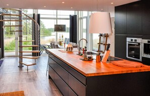 Fridge, microwave, oven, coffee/tea maker