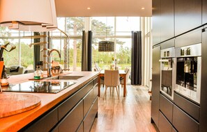 Fridge, oven, coffee/tea maker