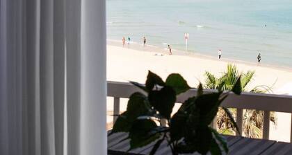 Panoramic Seaview Balcony Escape