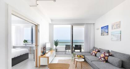 Panoramic Seaview Balcony Escape