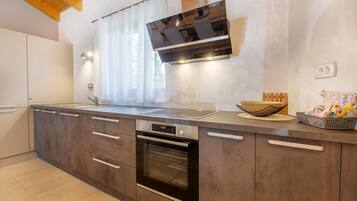 Fridge, stovetop, dishwasher, coffee/tea maker