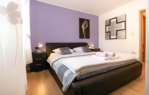 3 bedrooms, travel cot, free WiFi, bed sheets - 3 bedroom awesome home in Divaca (Divaca)