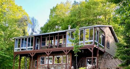 Treetop Lake House on Private Wooded Acreage on the Lovely Lake Mary