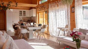 Cottage, Multiple Beds | Living room | 30-inch TV with digital channels