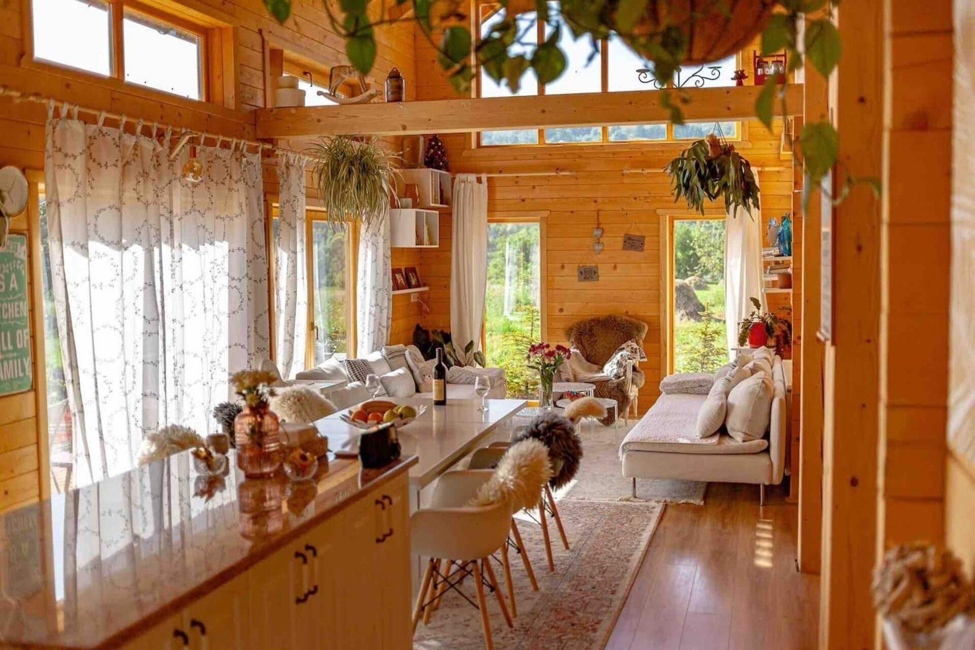 Cottage, nhiều giường | Phòng khách | TV 30-inch có truyền hình kỹ thuật số 