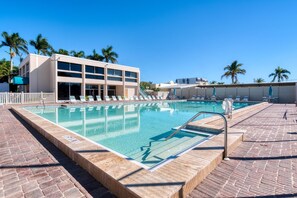 Outdoor pool - The Palm Bay club Siesta Key Beach (siesta key)