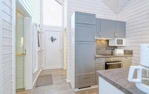 Fridge, stovetop, dishwasher, coffee/tea maker - Beautiful home in Krems II/Warderbrück (Krems II/Warderbrück)