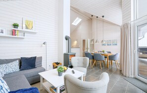 Smart TV, chimenea y estéreo 