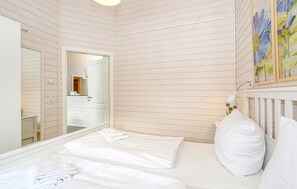 3 slaapkamers, een strijkplank/strijkijzer, gratis wifi, beddengoed