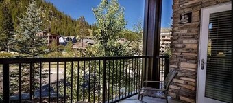 Location and Comfort - One Bedroom Ski In / Ski out, Hot Tub and Fire Pit