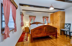 2 quartos, berço de viagem, Wi-Fi de cortesia, roupa de cama