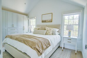 2 bedrooms, iron/ironing board, travel cot, free WiFi - Brand new upscale cottage-great location (Nantucket)