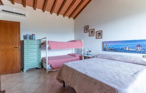 2 chambres, fer et planche à repasser, lit parapluie, Wi-Fi gratuit