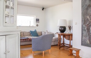 Een smart-tv en een open haard