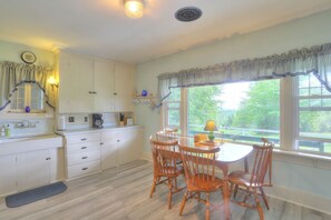 Interior - Beauregard - come unwind in this secluded farmhouse (Rangeley)