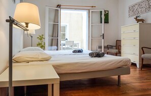 4 bedrooms, travel crib, free WiFi