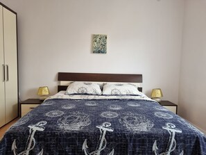 3 bedrooms, iron/ironing board, free WiFi, bed sheets - Apartment Sobin (Kaštel Kambelovac)