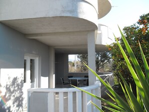 Outdoor dining - Apartment Sobin (Kaštel Kambelovac)