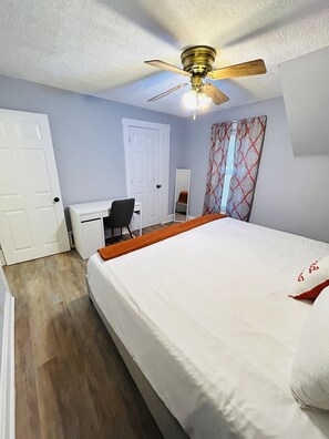 2 室のベッドルーム、デスク、アイロン / アイロン台、WiFi (無料)