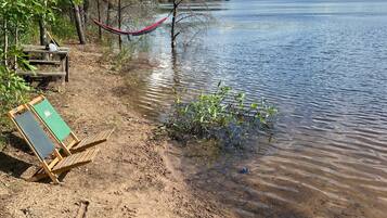 Plage, chaises longues, serviettes de plage
