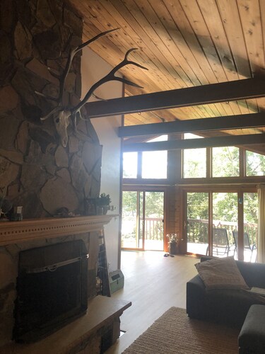 Private Wisconsin getaway 25 minutes from Hayward with hot tub!