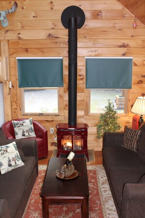 Interior - Custom Log Cabin on Wild Ammonoosuc River (Bath)